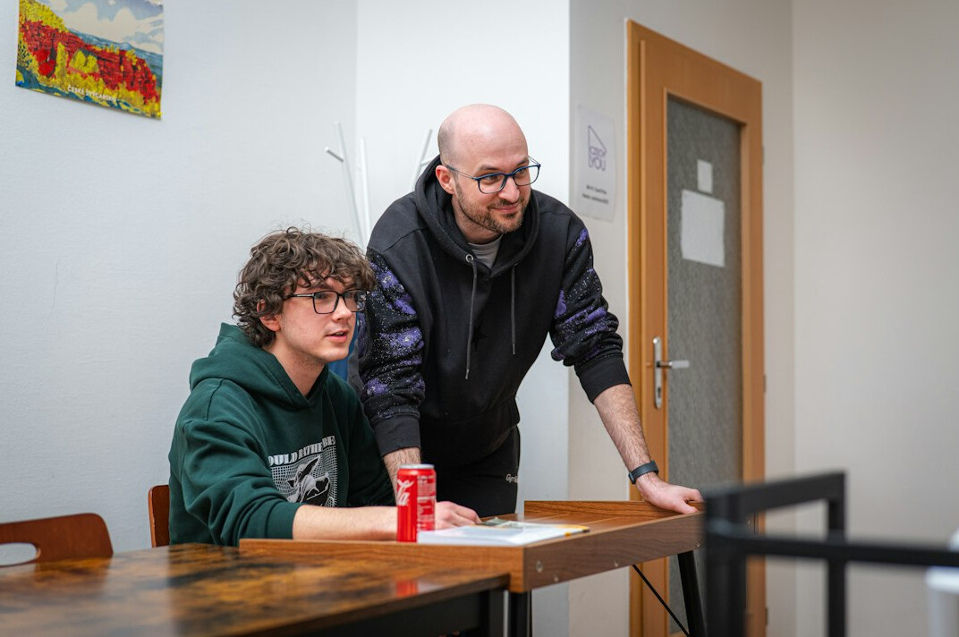 mentor helping student